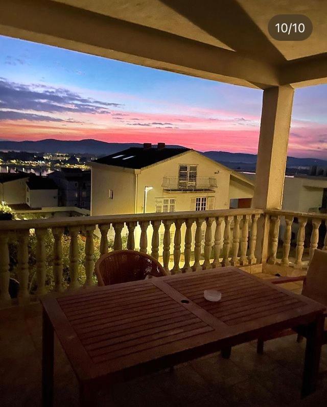 Apartmani Nina Σίμπενικ Εξωτερικό φωτογραφία
